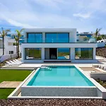 Peralta - Award Winning Exquisite Dream With Infinity Pool