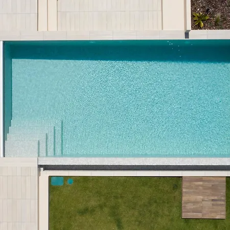 Peralta - Award Winning Exquisite Dream With Infinity Pool